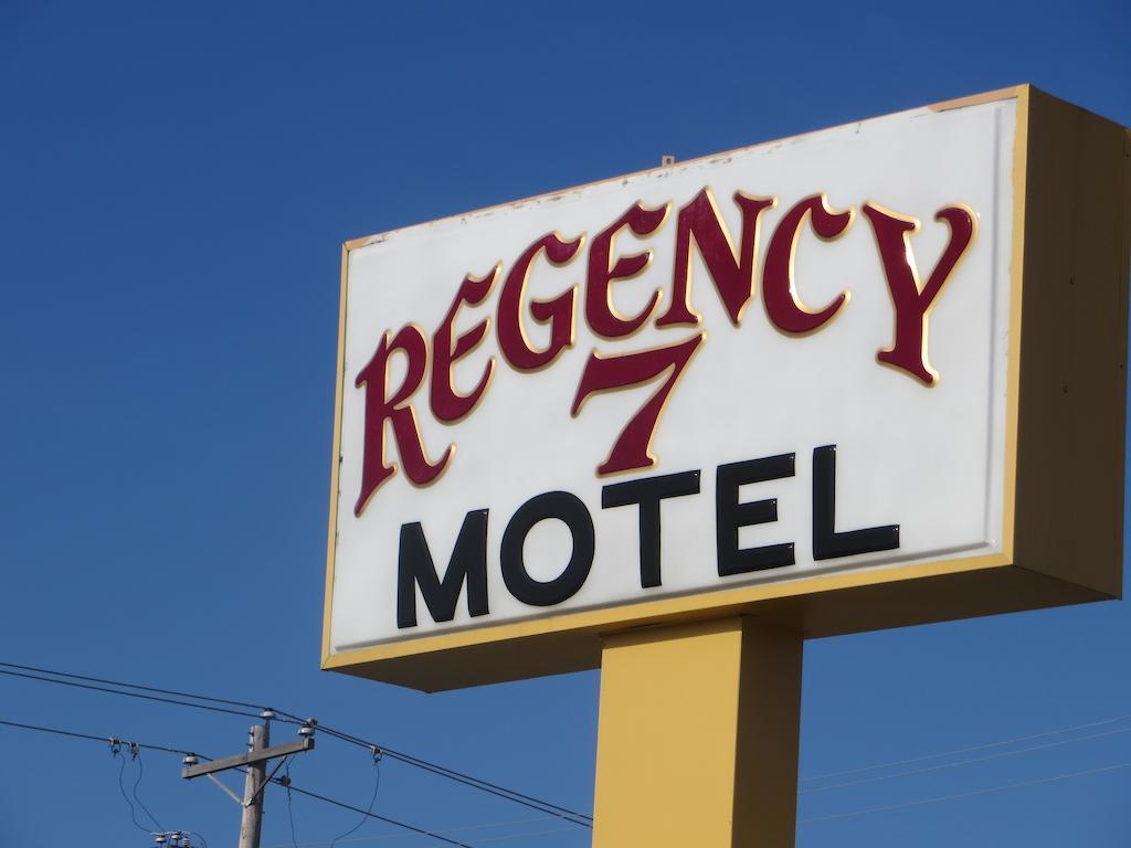 Regency 7 Rogers Motel Kültér fotó
